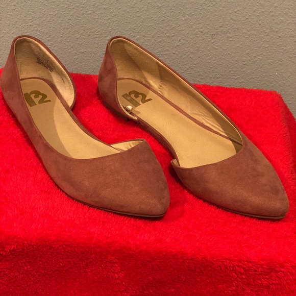 Flats - Picture 1 of 2